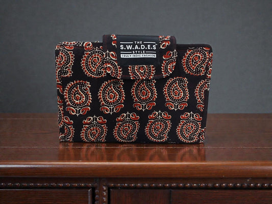 Kavi Kalam 6-Pocket Clutch Pouch