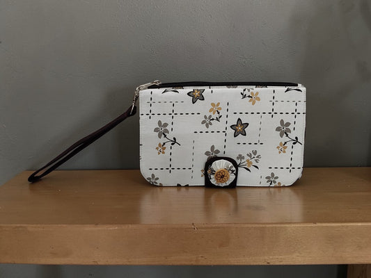 Ivory Floral Grid Charm 4-Pocket Wallet