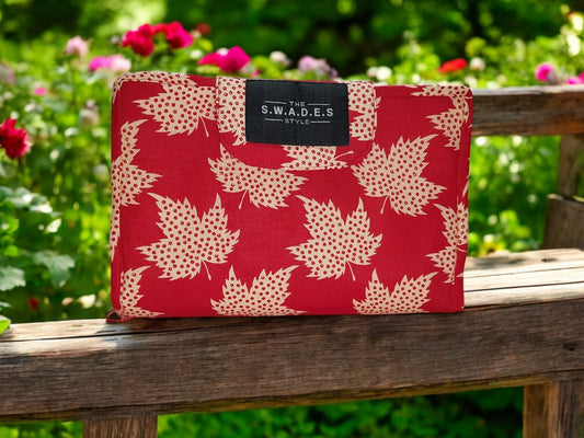 Elegant Red Leaf Print 6-Pocket Clutch Pouch