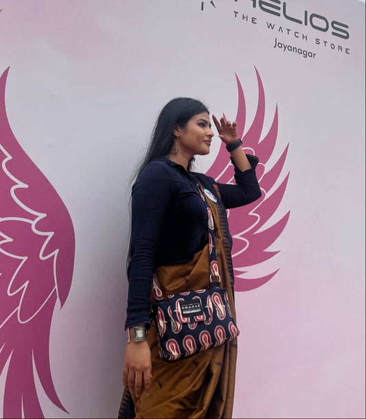 Flâneur - Chic Print 4-Pocket Sling Bag