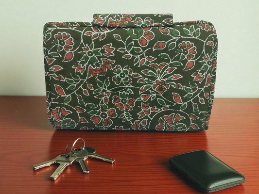 Mehendi Charm 6-Pocket Clutch Pouch