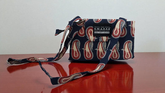 Flâneur - Chic Print 4-Pocket Sling Bag