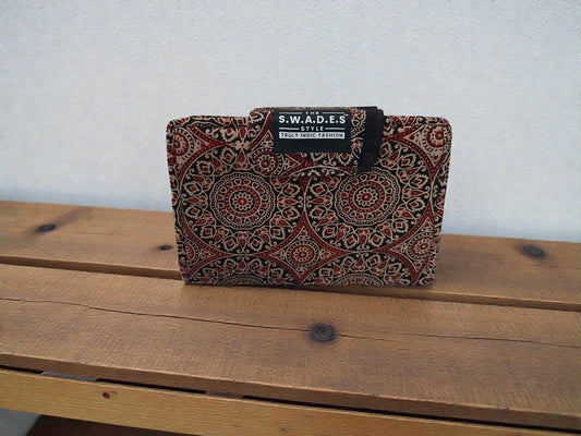 Shahnaz 6-Pocket Clutch Pouch